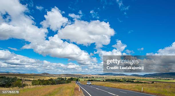 road to kosciuszko national park - thredbo stockfoto's en -beelden