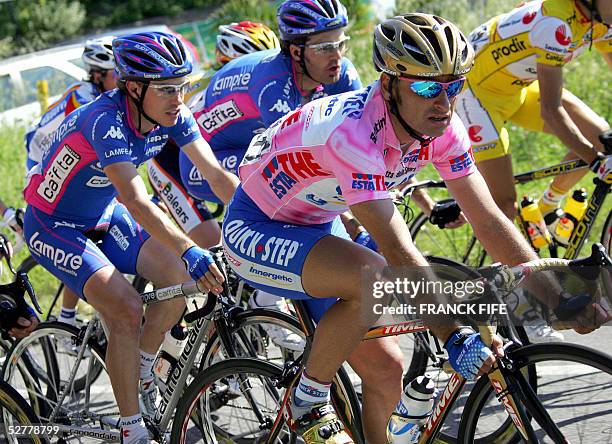 Italian Paolo Bettini and compatriot Damiano Cunego ride in the pack of the 89th Giro, the cycling Tour of Italy, between Cantazaro Lido and S. Maria...
