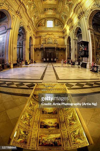 the mirror reflection of the apse of sant'andrea della valle, rome, italy - alessandro algardi stock pictures, royalty-free photos & images