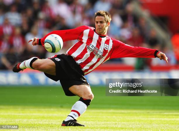 Jamie Redknapp of Southampton in action during the FA Barclays Premiership match between Southampton and Chelsea, held at St. Marys Stadium on April...