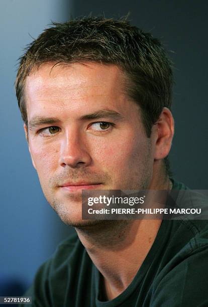 Real Madrid's Britton Michael Owen ponders a question during a news conference at the end of the training session in Las Rozas, 10 May 2005. AFP...