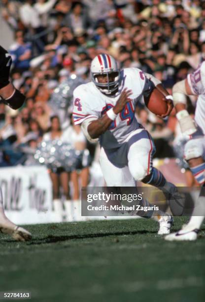 Earl Campbell of the Houston Oilers carries the ball during the 1980 AFC Wildcard Game.