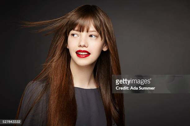 studioportrait of girl with windblown hair - mèche foto e immagini stock
