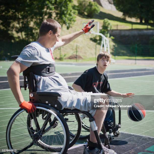 wheelchair basketball - basketbal teamsport photos et images de collection
