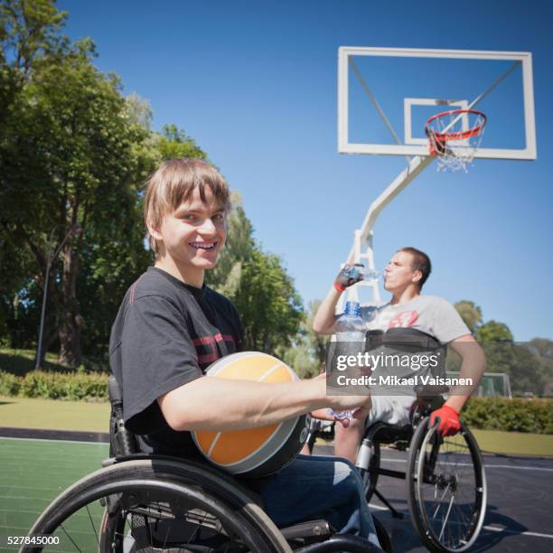 wheelchair basketball - basketbal teamsport photos et images de collection