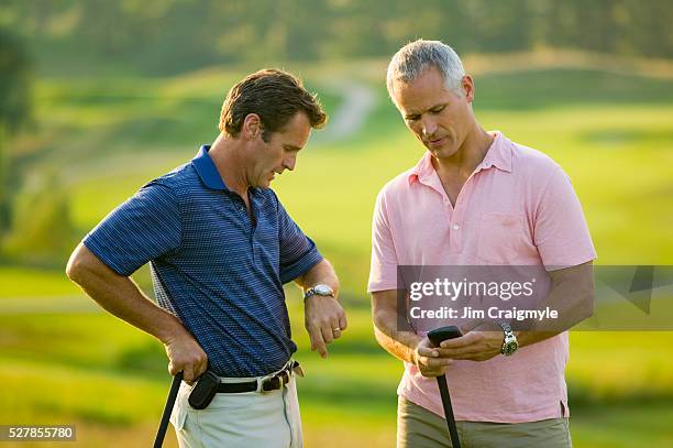 men on golf course - cross golf stockfoto's en -beelden