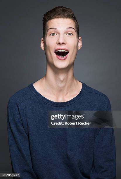 enthusiastic young man - geöffneter mund stock-fotos und bilder