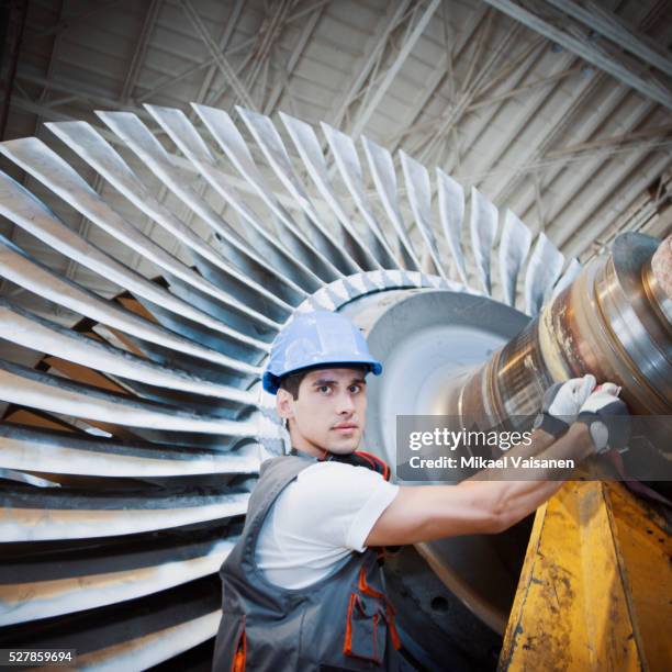 portrait of worker handling turbine - elektrischer generator stock-fotos und bilder