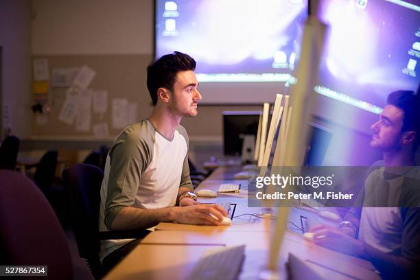 Big Person Using Small Computer Screen Small Office Large Man Photos and Premium High Res Pictures - Getty Images