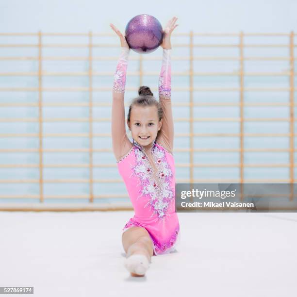 rhythmic gymnastics - artistic gymnastics stock pictures, royalty-free photos & images