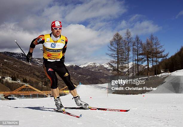 Wintersport/Nordische Kombination : Weltcup 04/05, Pragelato, 11.02.05, Skilanglauf/3,5km Staffel ;Sebastian HASENEY/GER