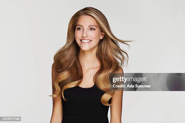 young with windblown hair - mèche colorée photos et images de collection