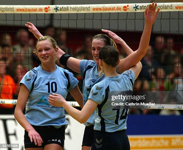 Volleyball/Frauen : 1. Bundesliga 04/05, Fischbek/Hamburg, 30.01.05;TV Fischbek - TSV Bayer 04 Leverkusen;Jubel Margarethe KOZUCH, Christina BENECKE,...