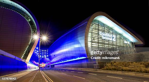 dublin airport at night terminal 2 - dublin airport stock pictures, royalty-free photos & images