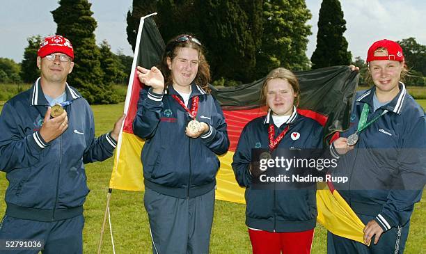 Special Olympics World Games 2003, Dublin; Radsport/1km Time Trail; - GOLD - fuer Heiko ZITZMANN, Elisa PENTASSUGLIA, Katharina HASS, Corinna WERNER