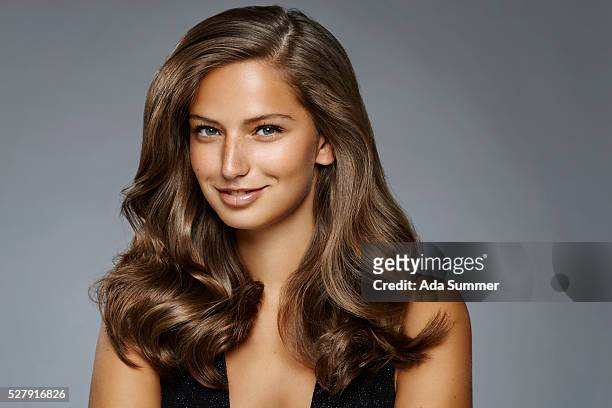studio shot o beautiful brunette - glamour shot stock pictures, royalty-free photos & images