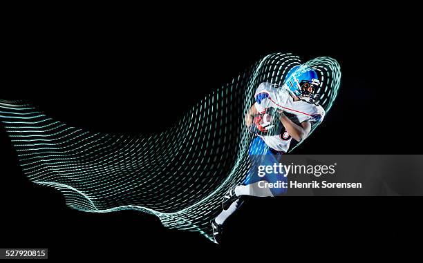 athlete with lighttrace - rush american football stockfoto's en -beelden