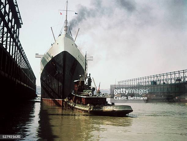 Queen Mary Leaving New York City Pier