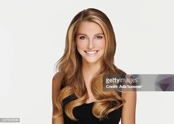 young adult woman with shiny hair - highlights of geneva motor show stockfoto's en -beelden