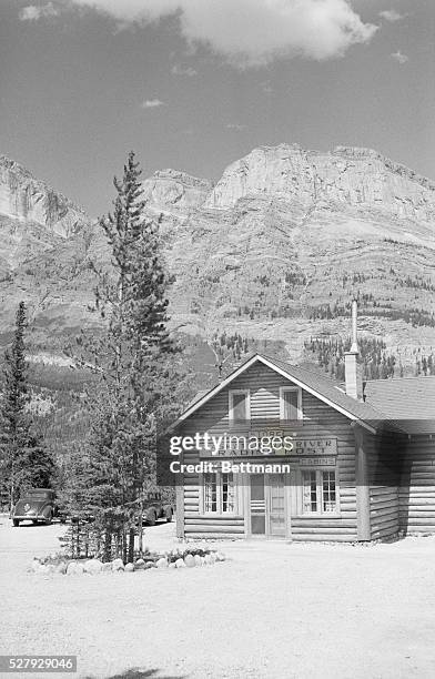 Canada: The Trading Post along the Saskatchewan River is located on the Columbia Ice Fields Highway in the Canadian Rockier.