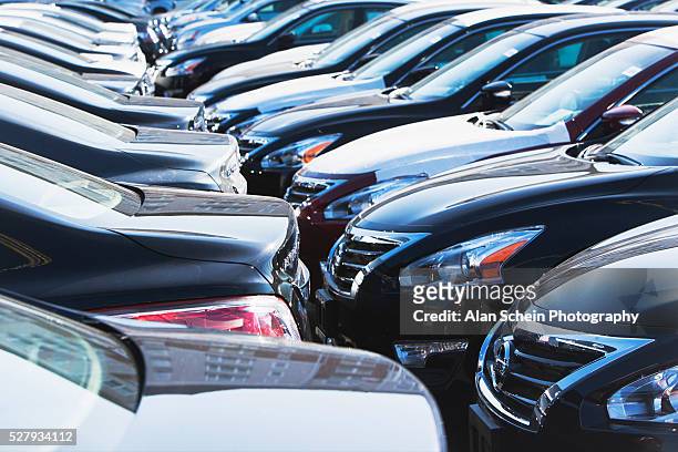 parked cars in row - parked car stockfoto's en -beelden