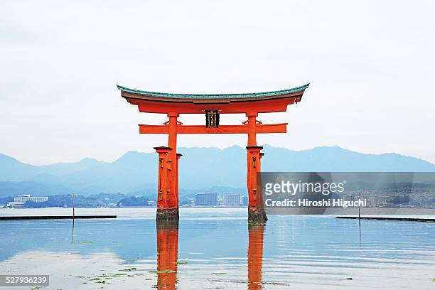 japan, hiroshima, miyajima - 厳島神社 ストックフォトと画像