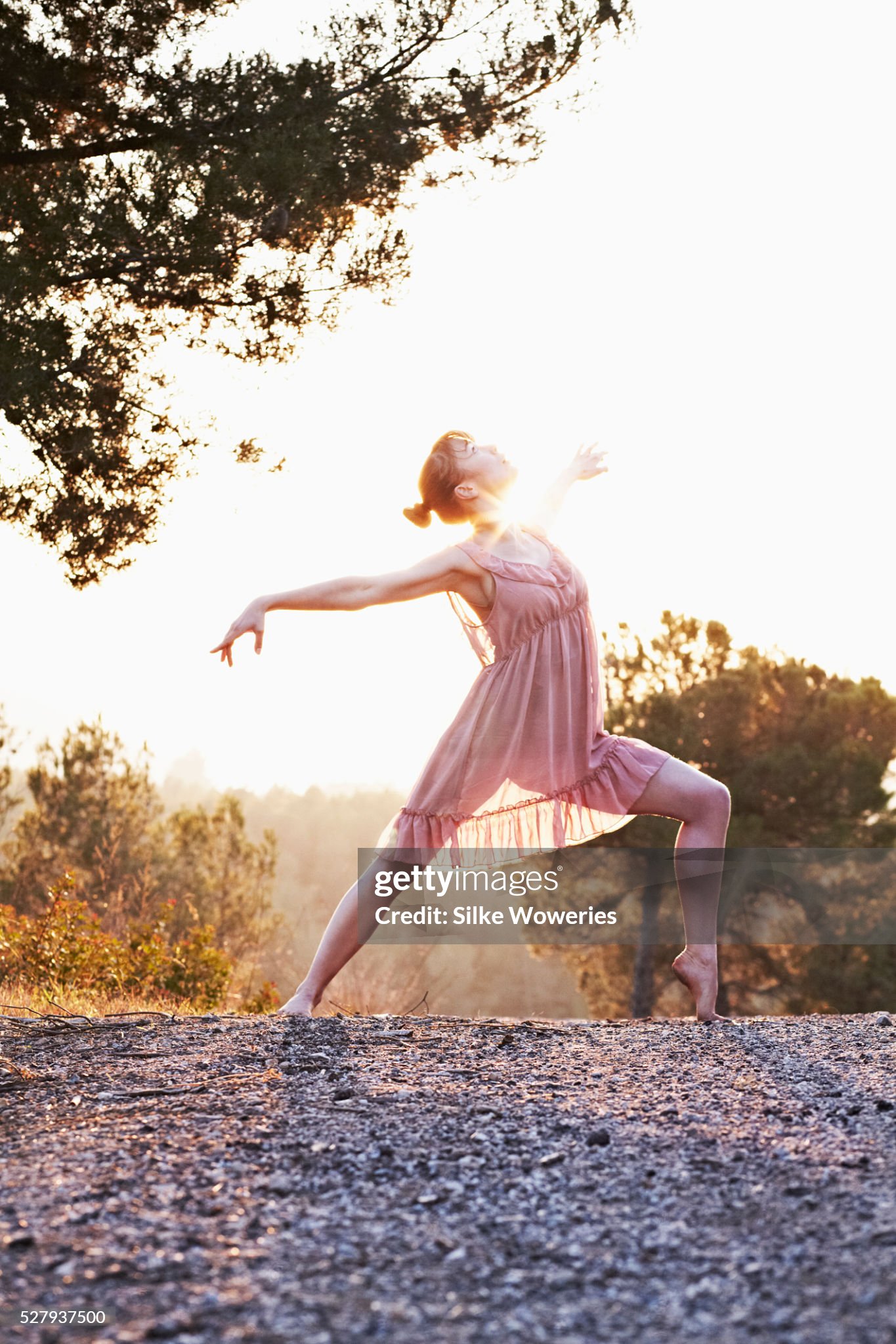 https://media.gettyimages.com/id/527937500/photo/young-woman-dancing-at-sunset.jpg?s=2048x2048&amp;w=gi&amp;k=20&amp;c=C8bKBo-SSs3v3brPApO2NiGMSyvAW9FACXtGZ7Ry9MU=