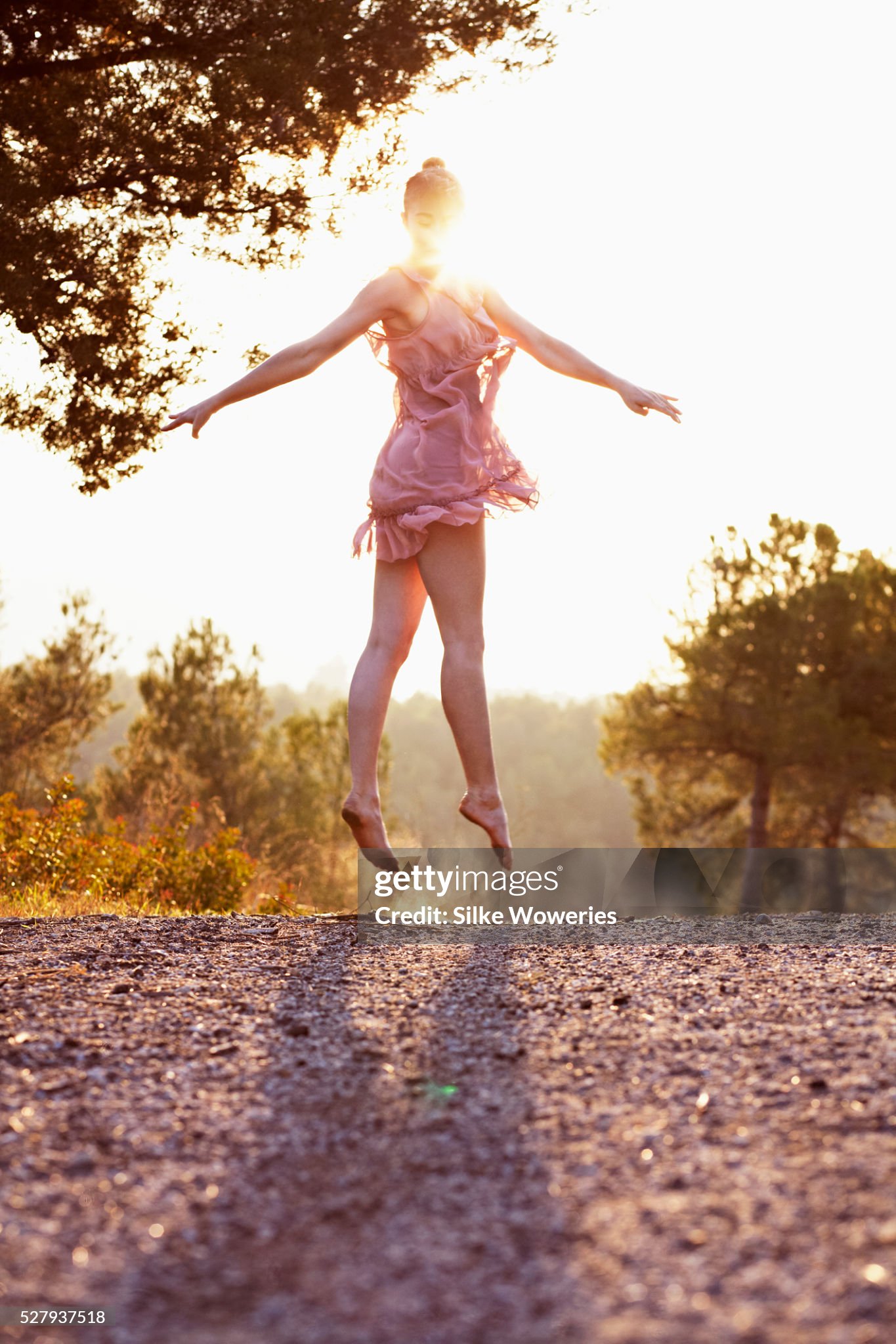 https://media.gettyimages.com/id/527937518/photo/young-woman-dancing-at-sunset.jpg?s=2048x2048&amp;w=gi&amp;k=20&amp;c=Xy565FpeYePPYo83m1PtDy0iUotex_-l0cYsad_iowM=