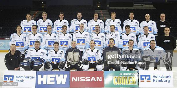 Hamburg; Hamburg Freezers/Fototermin; Hinten: Shane PEACOCK, Patrick KOEPPCHEN, Markus SCHROEDER, Wayne HYNES, Dave TOMLINSON, Rene ROETHKE, Stefan...