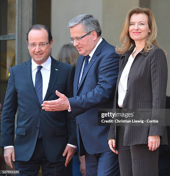 Poland's First Lady Anna Komorowska and Poland's President Bronislaw Komorowski leave the Elysee presidential palace as French President Francois...