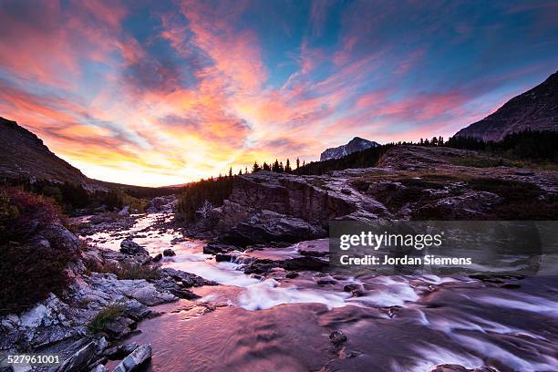 scenic view of glacier national park. - kalispell montana stockfoto's en -beelden