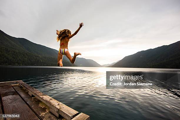 summer at a lake. - olympic peninsula foto e immagini stock