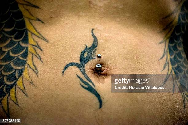 41 Belly Button St Photos and Premium High Res Pictures - Getty Images