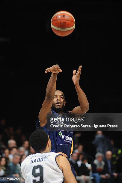 Jerome Dyson of Manital competes with Abdul Gaddy of Obiettivo Lavoro during the LegaBasket match between Virtus Obiettivo Lavoro Bologna v Auxilium...
