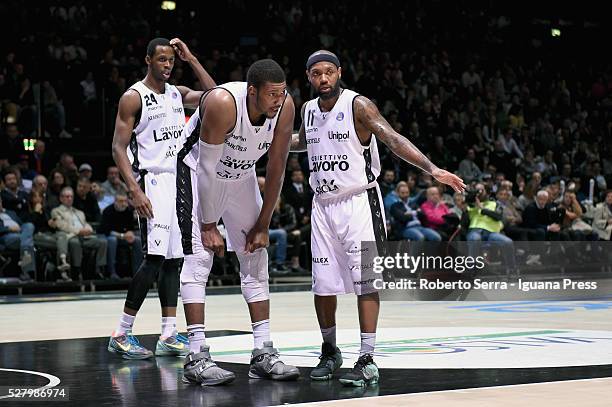 Andre Collins of Obiettivo Lavoro talks over with Dexter Pittman and Rod Odom during the LegaBasket match between Virtus Obiettivo Lavoro Bologna v...