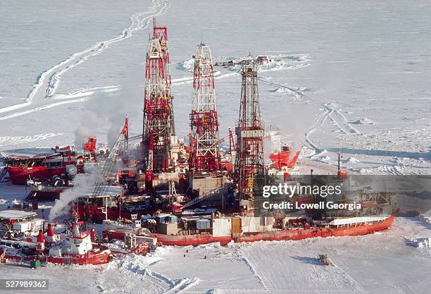 Arktis Rig Arctic Oil Rig Photos and Premium High Res Pictures - Getty Images