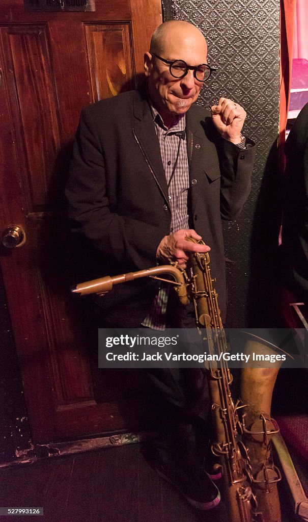 Gary Smule American Jazz musician Gary Smulyan holds his baritone saxophone at ...