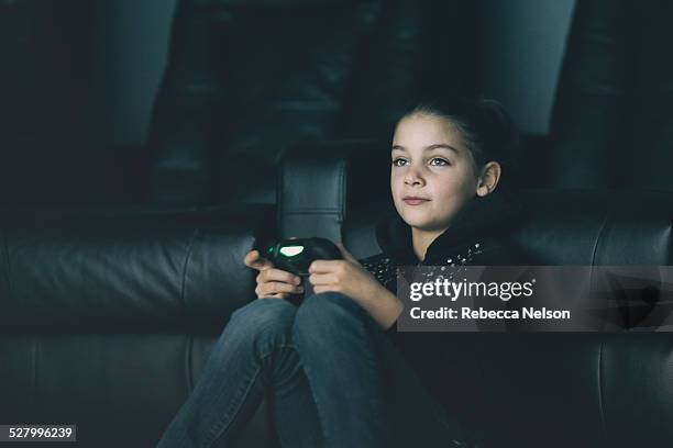8.414 fotos de stock e banco de imagens de Girls Playing Video Games -  Getty Images