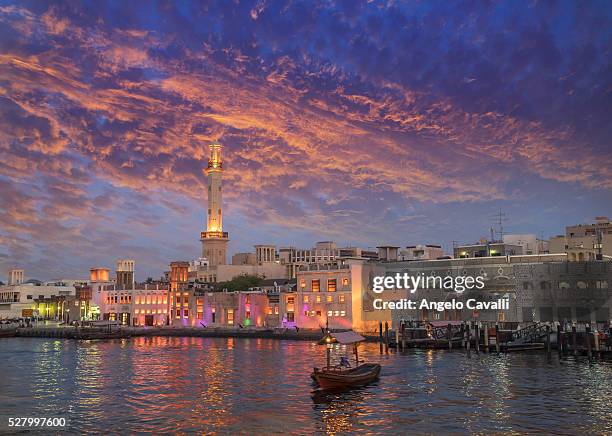 united arab emirates. dubai. mosque and old buildings on dubai creek - dubai creek stock pictures, royalty-free photos & images