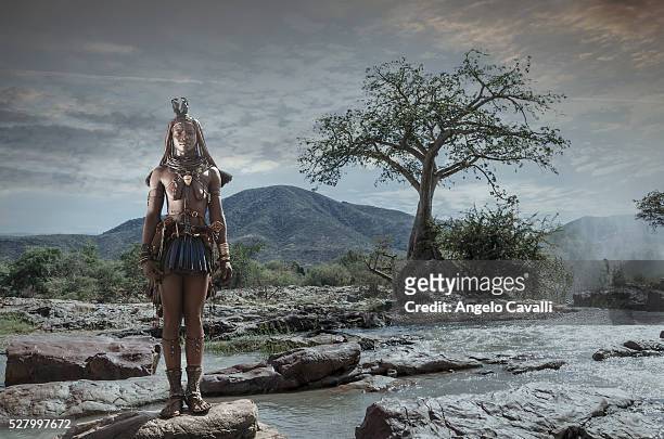 himba tribe people, kaokoland, namibia - himba stockfoto's en -beelden
