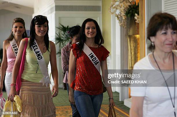 Miss Universe 2005 contestants Miss Israel Elena Ralph, Miss Ireland Mary Gormley and Miss India Amrita Thapar arrive at Thai fruits introduction...