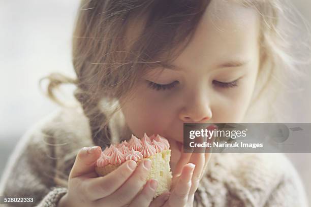 mummy's birthday - yummy mummy stockfoto's en -beelden