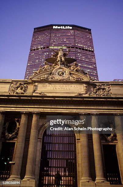 grand central terminal and metlife building - grand central tours stock pictures, royalty-free photos & images