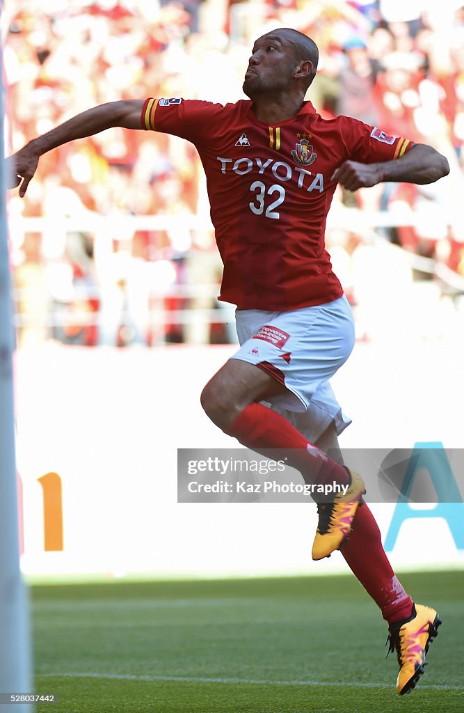 Nagoya Grampus v Yokohama F.Marinos - J.League