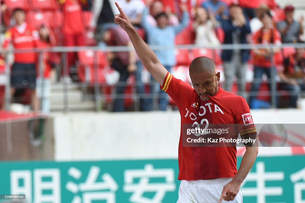 Nagoya Grampus v Yokohama F.Marinos - J.League