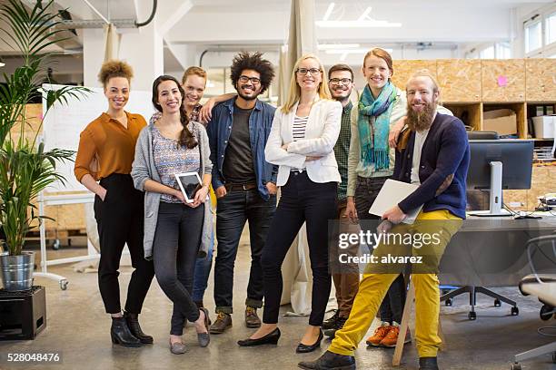multi-ethnic business people smiling in office - groepsfoto stockfoto's en -beelden