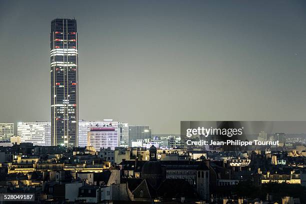 tour montparnasse by night - tour montparnasse photos et images de collection
