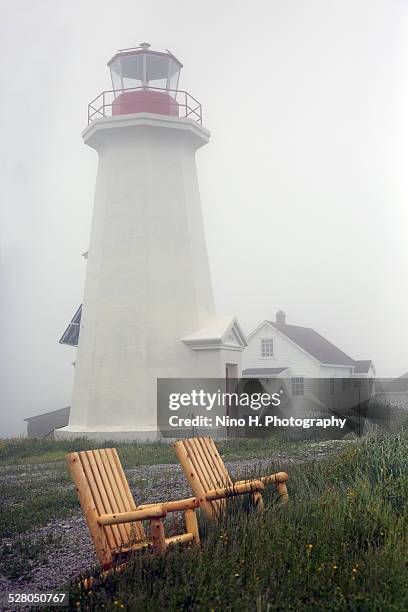 lighthouse - ile-aux-perroquet - mingan - perroquet stock pictures, royalty-free photos & images