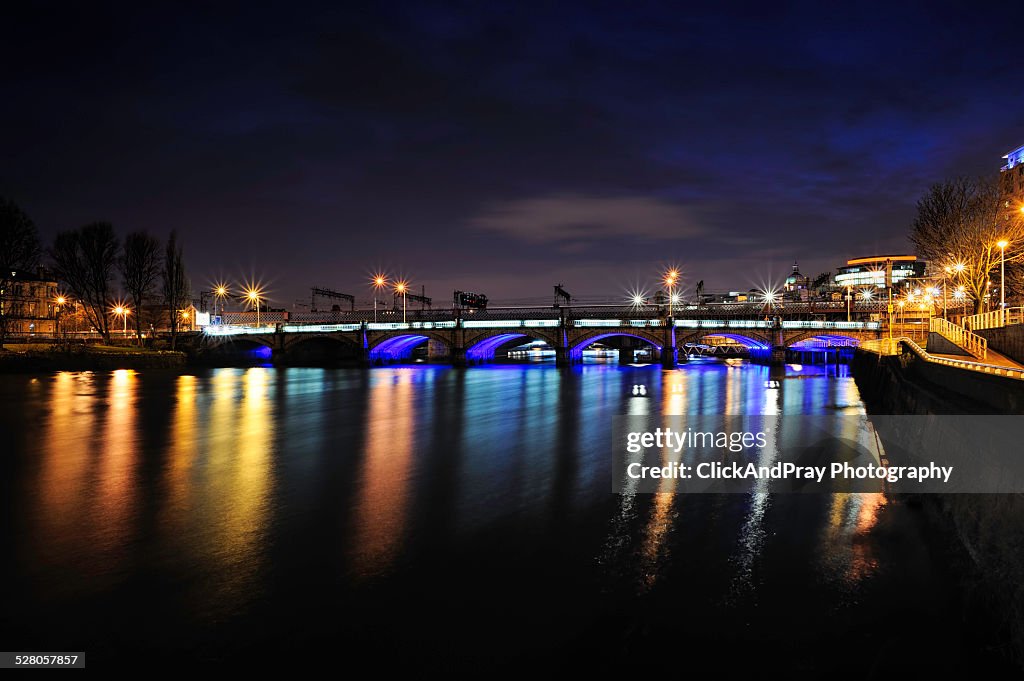 Glasgow Bridge at night