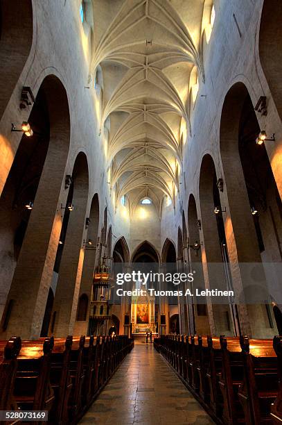 interior view of the turku cathedral in turku - cathédrale de turku photos et images de collection